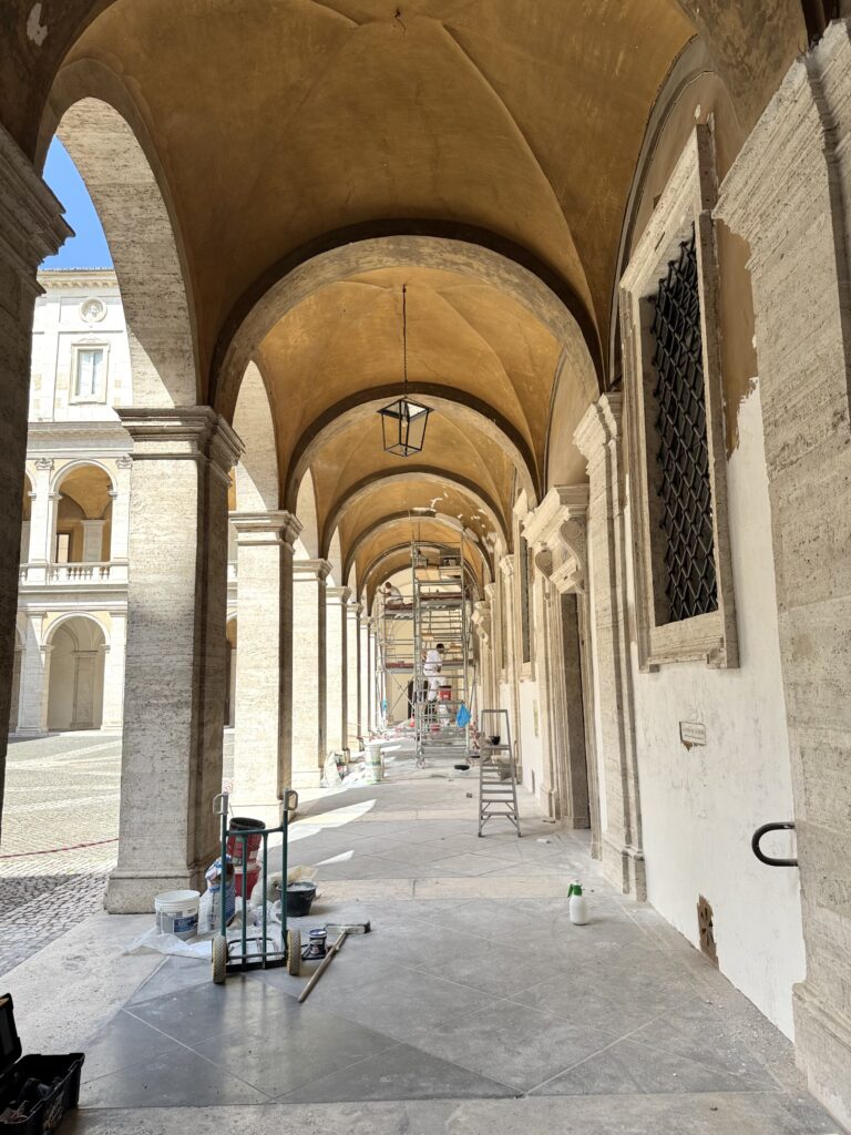 COMPLESSO DI SANT’IVO ALLA SAPIENZA — CORTILE INTERNO[INTRA OPERAM]