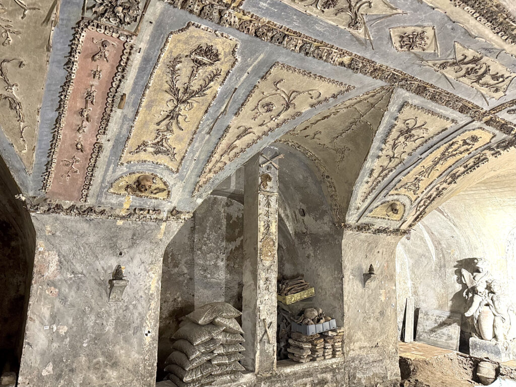 CHIESA DELLE SACRE STIMMATE DI SAN FRANCESCO — CRIPTA [ANTE OPERAM]