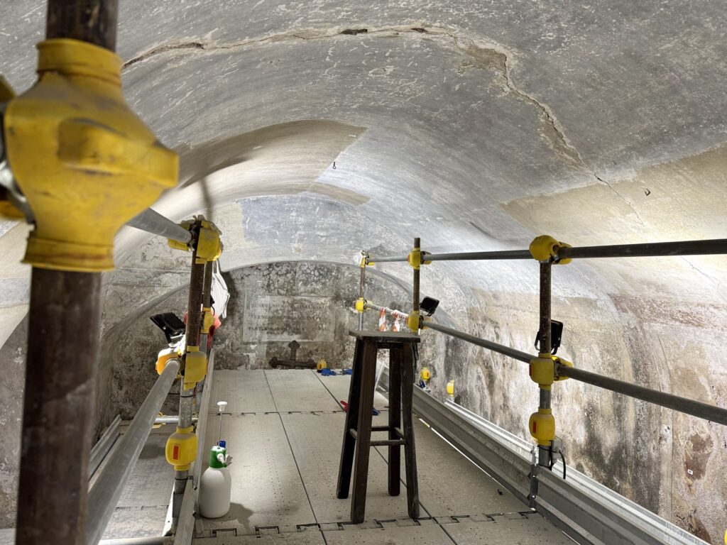 CHIESA DELLE SACRE STIMMATE DI SAN FRANCESCO — CRIPTA [INTRA OPERAM]