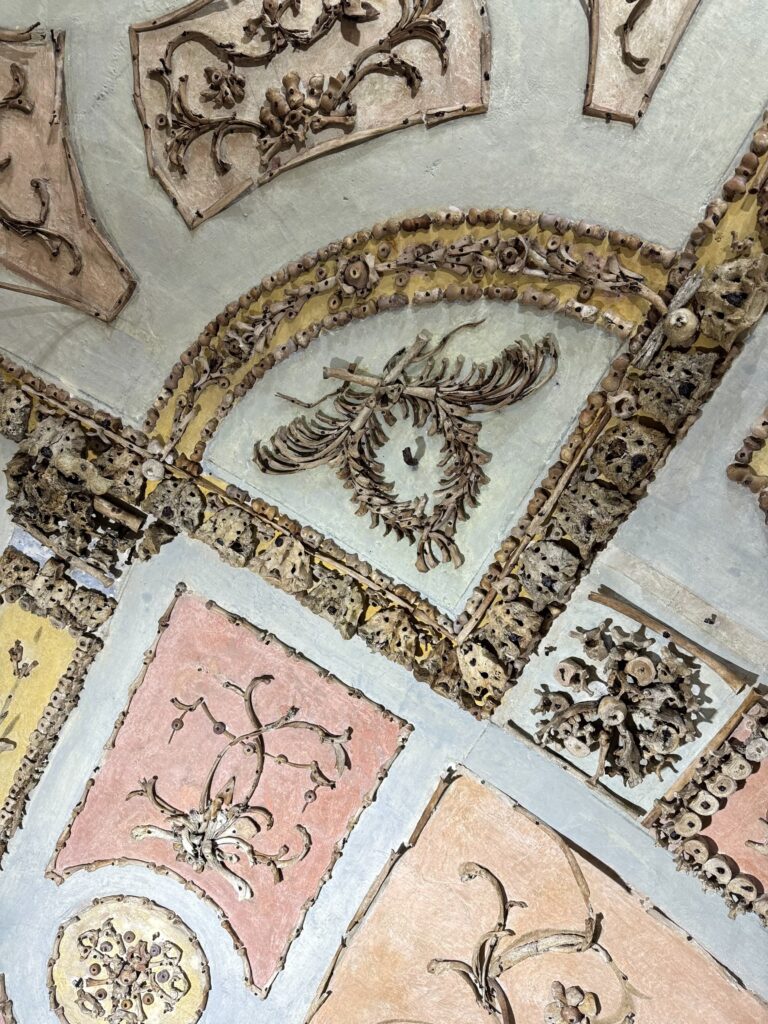 CHIESA DELLE SACRE STIMMATE DI SAN FRANCESCO — CRIPTA [INTRA OPERAM]