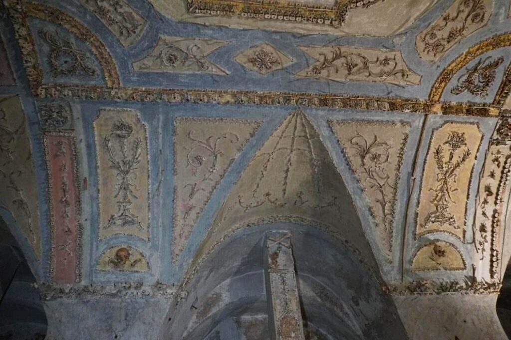 CHIESA DELLE SACRE STIMMATE DI SAN FRANCESCO — CRIPTA [ANTE OPERAM]
