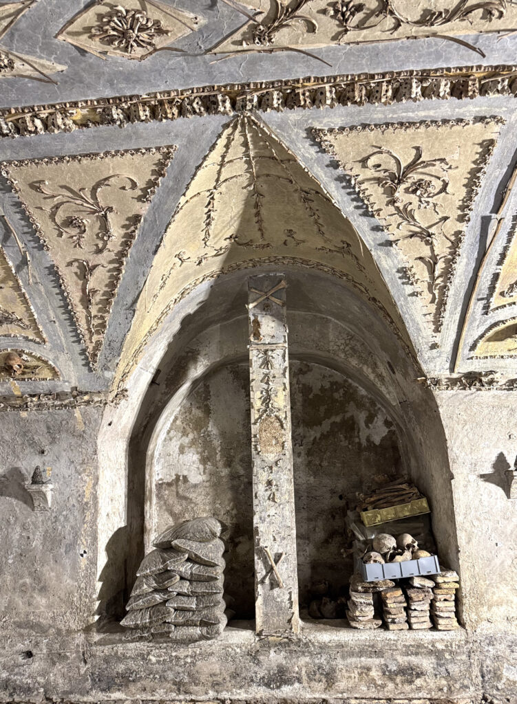 CHIESA DELLE SACRE STIMMATE DI SAN FRANCESCO — CRIPTA [ANTE OPERAM]