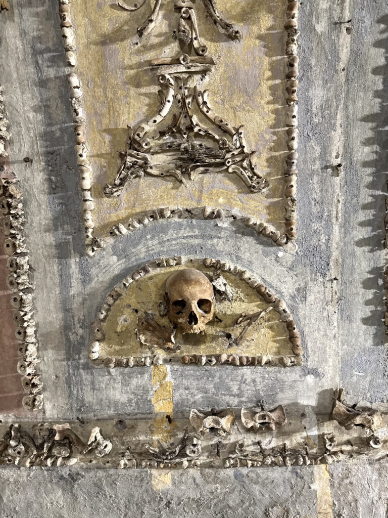 CHIESA DELLE SACRE STIMMATE DI SAN FRANCESCO — CRIPTA [ANTE OPERAM]