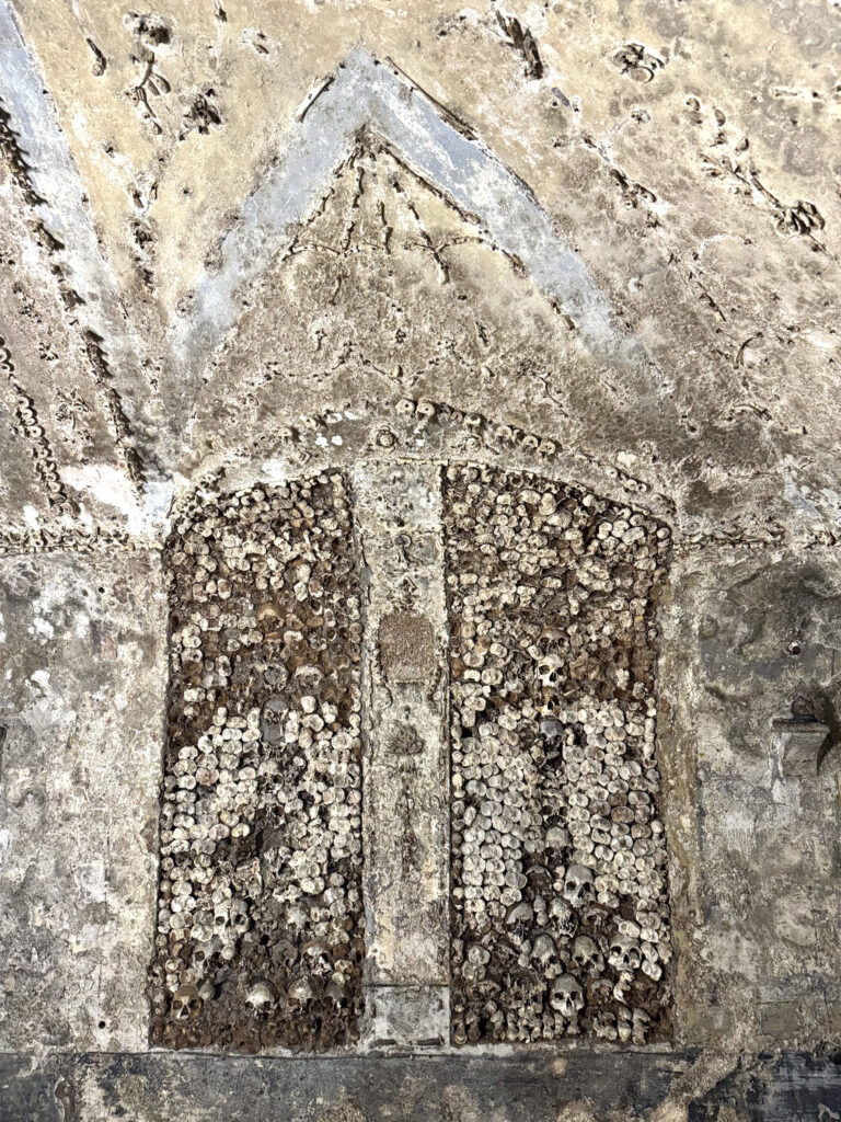 CHIESA DELLE SACRE STIMMATE DI SAN FRANCESCO — CRIPTA [ANTE OPERAM]