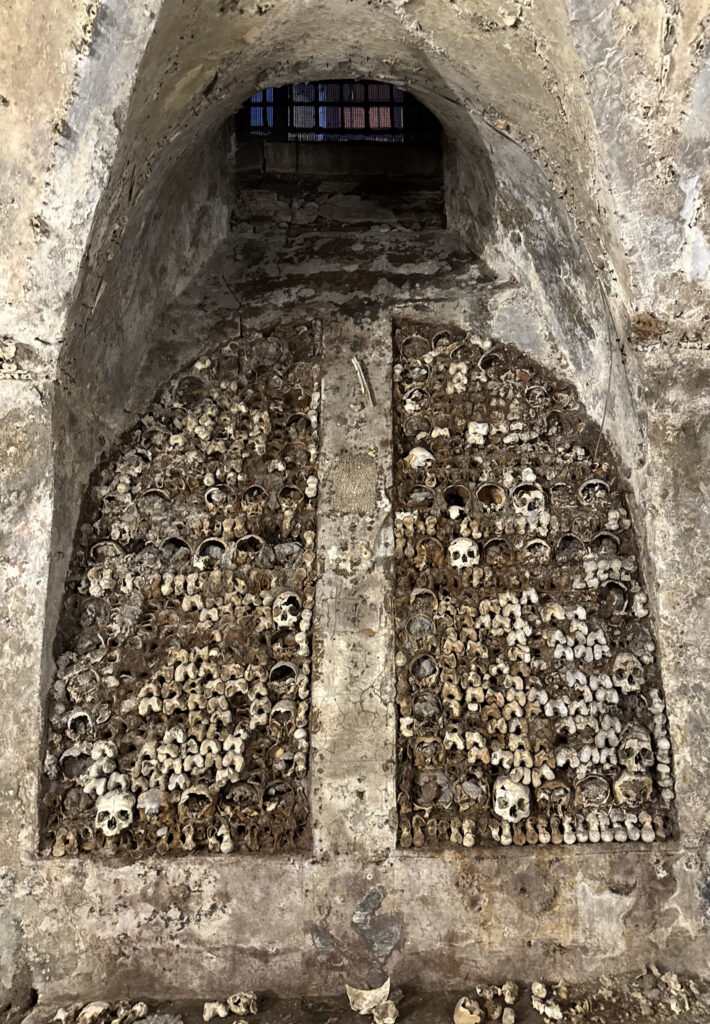 CHIESA DELLE SACRE STIMMATE DI SAN FRANCESCO — CRIPTA [ANTE OPERAM]